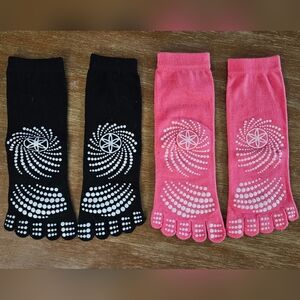 NWOT - GAIAM Black and Pink Spiral Toe Socks Grippy Yoga Socks S/M Size 5-10